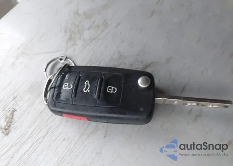 2015 Volkswagen Jetta 1.8T Se z USA, uszkodzony, nr VIN 3VWD17AJ2FM309891